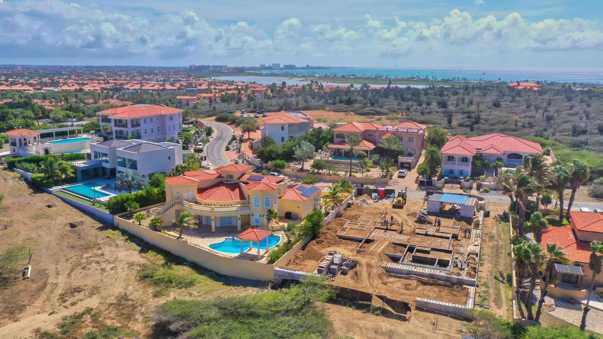 This One Of A Kind Amazing Aruba Beach House 棕榈滩 别墅
